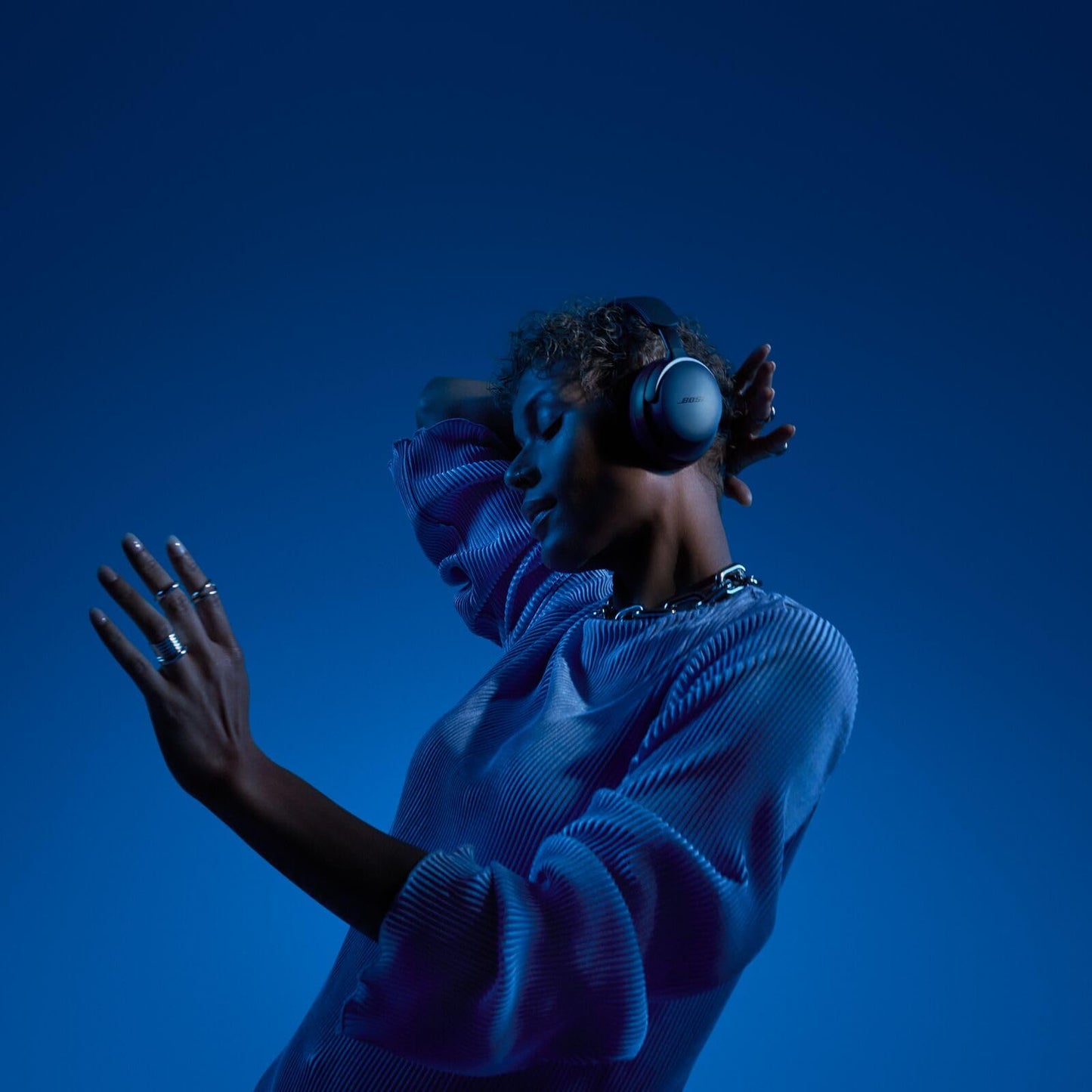 Bose QuietComfort Ultra Bluetooth Headphones, Wireless Headphones with Spatial Audio, Over Ear Noise Cancelling with Mic, Up to 24 Hours of Playtime, Lunar Blue - Limited Edition Color